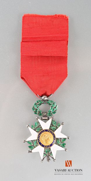 null Ordres et décorations : Ordre de la Légion d'honneur, institué en 1802, étoile...