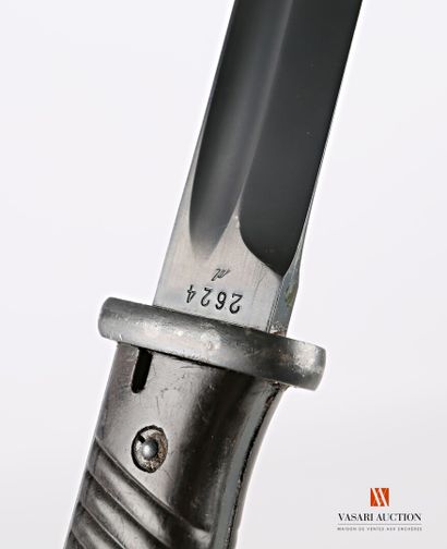 null MAUSER bayonet model 84/98, bronzed straight blade 25,1 cm, dated 40 on the...