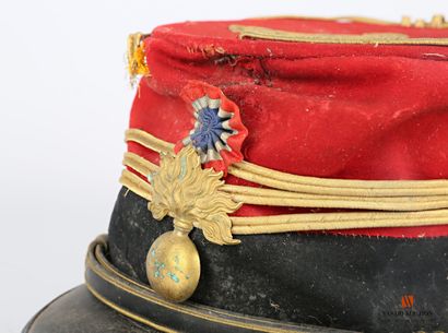 null Officer's polo kepi (captain), black headband with gold grenade and tricolour...