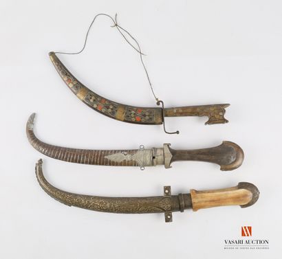 null Koumya belt daggers, wood and metal, 3 pieces, 36, 41 and 42 cm, wear, oxidation

Late...