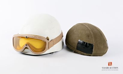 null Guéneau parachutist helmet, used condition, with a white F1 helmet with "desert"...