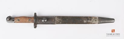 null British bayonet n°1 Mk II, 30.4 cm blade, marked NWR and dated 43 (1943), wooden...