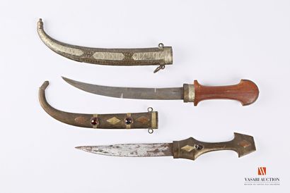 null Belt dagger called Koumya, curved blade, wooden handle, brass scabbard enriched...