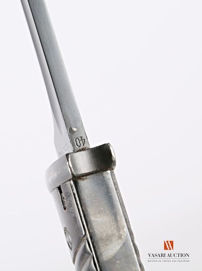 null Baïonnette MAUSER modèle 84/98, lame droite bronzée de 25,1 cm, datée 40 au...