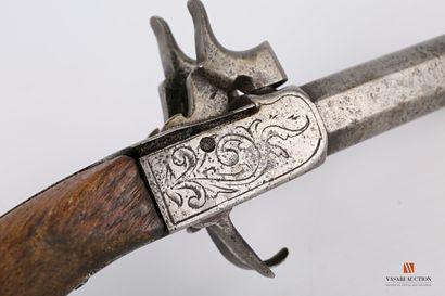 null Percussion pistol with Damascus double barrel and case, case engraved with scrolls,...