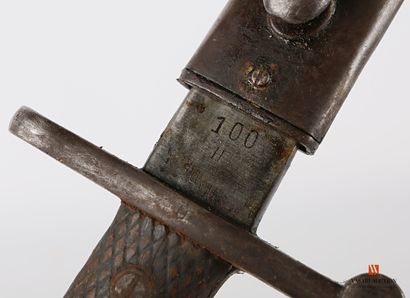 null baïonnette-machette espagnole modèle 41, lame « bolo » de 25 cm, signée au talon...