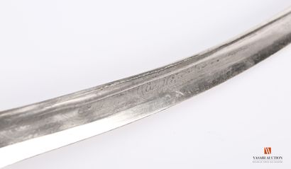null Indian Talwar sword, curved blade of 62 cm, with counter-edge and engraved with...