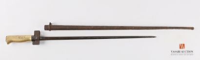 null Baïonnette LEBEL modèle 1886 M.15, lame cruciforme de 42 cm, poignée laiton,...
