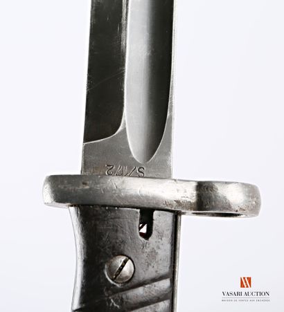 null MAUSER bayonet model 84/98, straight blade 24,3 cm, dated 40 on the heel (1940)...