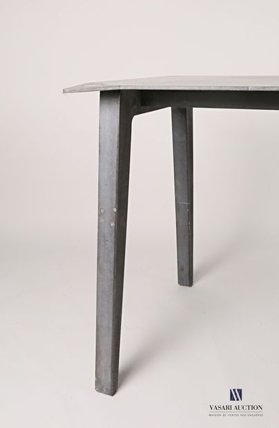 null PASSANITI Francesco (born in 1952)

Table in grey BEFUP DUCTAL (Fiber-reinforced...