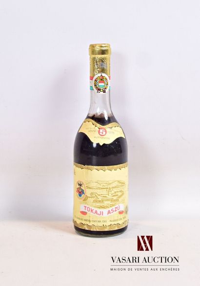 null 1 bottle TOKAJI ASZU 5 Puttonyos 1975

	50 cl - And. a little faded, stained...