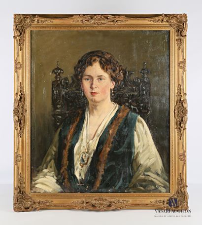 null NEWBERY Francis Henry (1855-1946)

Portrait de femme au médaillon 

Huile sur...