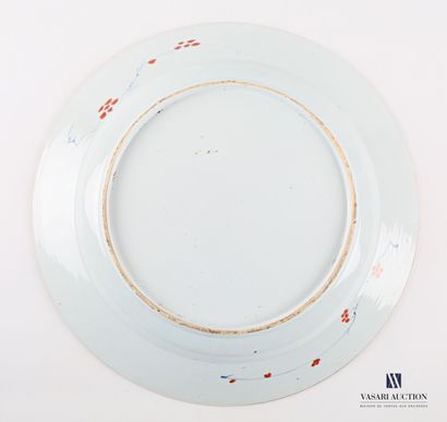 null CHINE 

Grand Plat en porcelaine à décor Imari bleu, rouge et or de pivoines,...