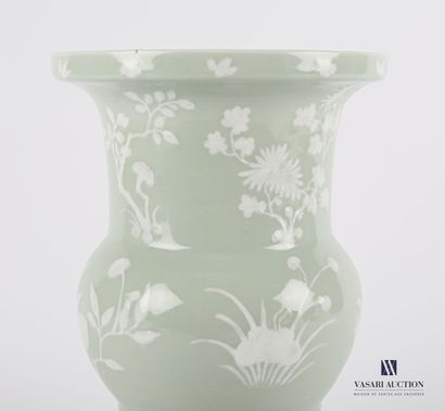 null CHINA 

Celadon porcelain gü shape vase with decoration left in reserve. 

20th...