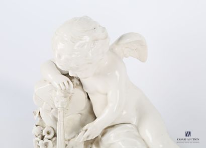 null NAPLES - U. ONESTO 

Sujet en porcelaine figurant un angelot accoudé à la fontaine...