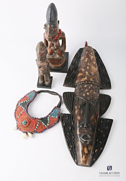 null NIGERIA - BENIN

Deux sujets en bois sculpté figurant des femmes debout, l'une...