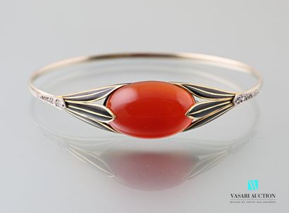 null Bracelet in gold 750 thousandths centered by a cabochon of oval cornelian set...