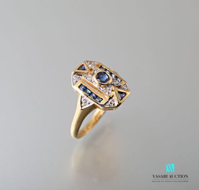 null Ring in yellow gold 750 thousandth, rectangular motif with openwork geometrical...