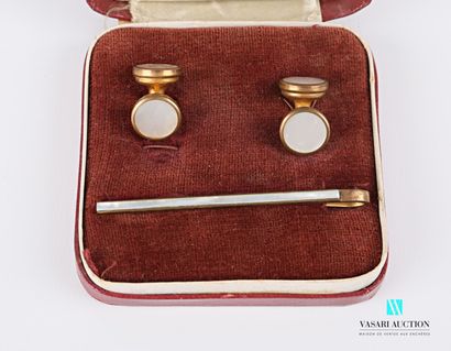 null Pair of cufflinks and tie pin in metal decorated with pastilles and mother of...