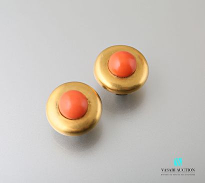 null Pair of cufflinks, round motives in yellow gold 750 thousandths set with cabochons...