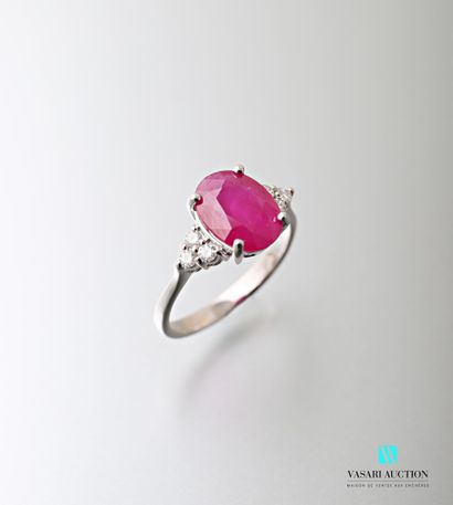 null Ring in white gold 750 thousandth set in its center of a ruby of oval size calibrating...