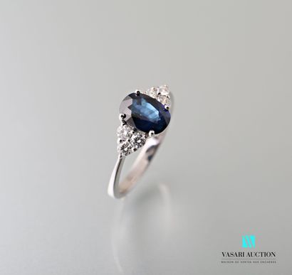 null Ring in white gold 750 thousandth set in its center with an oval sapphire calibrating...