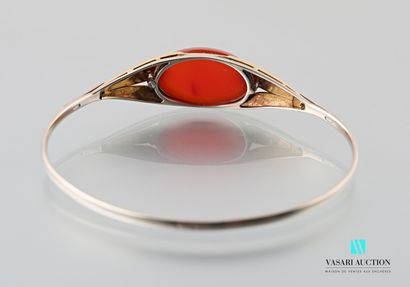 null Bracelet in gold 750 thousandths centered by a cabochon of oval cornelian set...