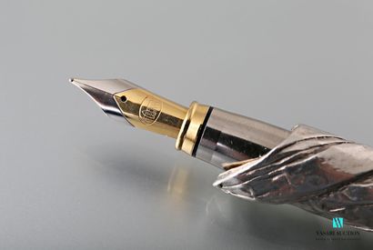 null César (1921-1988) "Sculpture fountain pen" of 1995, the body in crumpled paper...