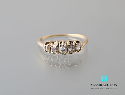 null Demi-anneau en or jaune 750 millièmes serti de cinq diamants taille ancienne...