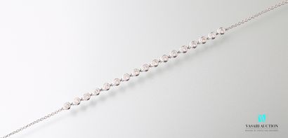 null Bracelet demi-ligne orné de dix-sept diamants de taille moderne en sertis clos...