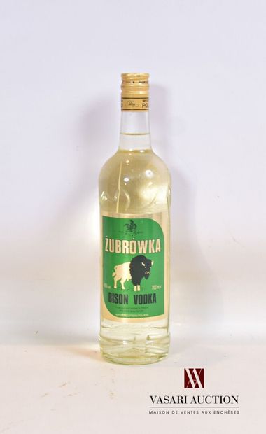 null 1 bouteille	Bison Vodka ZUBROWKA (Pologne)		

	70 cl - 40°. Et. à peine tachée....