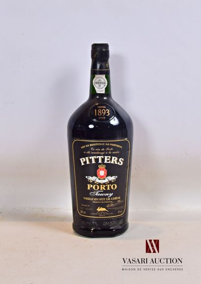 null 1 bouteille	Porto Tawny PITTERS 		

	1 L - 19°. Et. un peu tachée. N : 3 cm...