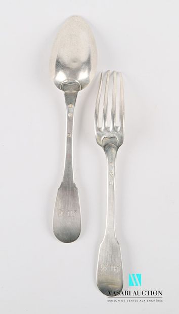 null Couvert en argent 950 millièmes (1819-1838), les manches uniplat chiffrés.

Poids...