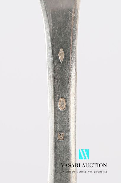 null Couvert en métal argenté, les manches uniplat chiffrés AV 210