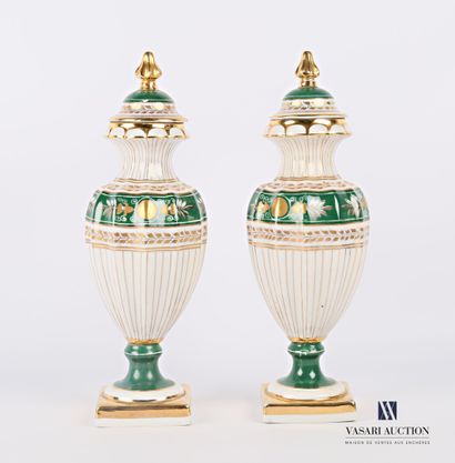 null Pair of covered pots of baluster shape in porcelain with gold highlights and...