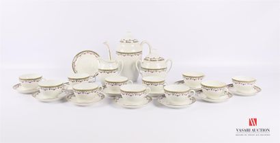 null LIMOGES

Service à thé en porcelaine blanche à décor polychrome et rehaut d'or...
