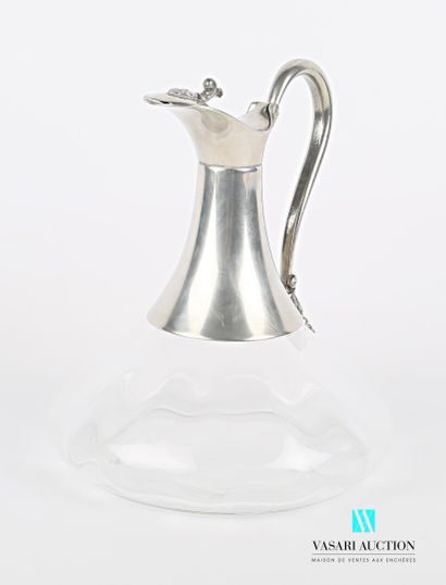 null Glass ewer with flattened body slightly ribbed, the pewter frame polished, the...