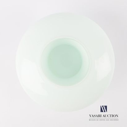 null Vase en verre teinté Azur Brume de forme champignon.

Haut. : 9,5 cm - Diam....