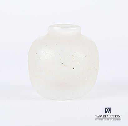 null KOSTA BODA

Vase soliflore en verre de forme boule, la panse, givrée, irisée...