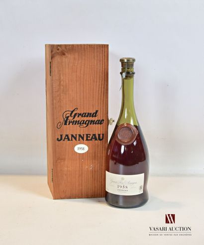 null 1 bouteille	Grande Fine Armagnac Janneau		1958

	70 cl - 43°. Et. impeccable....
