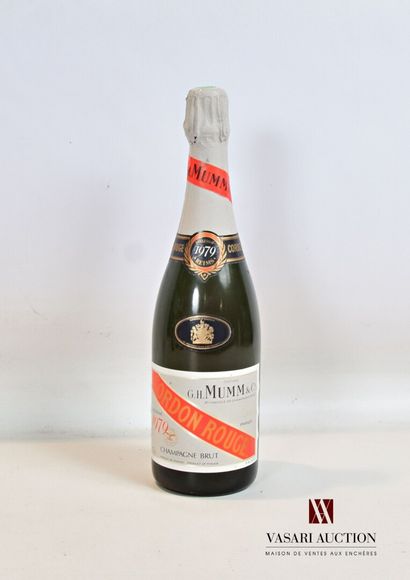 null 1 bouteille	Champagne MUMM Brut Cordon Rouge		1979

	Et. et coiffe impeccable....