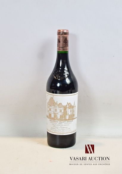 null 1 bouteille	Château HAUT BRION	Graves 1er GCC	2001

	Et. tachée. N : 0,5 cm...