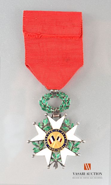 null Ordres et décorations : Ordre de la Légion d'honneur, institué en 1802, étoile...
