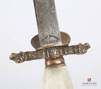 null Couteau de chasse d'inspiration germanique, lame de 32,5 cm, à dos plat et gravée...
