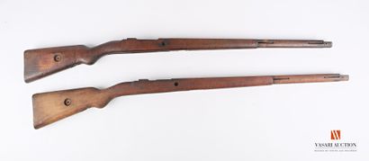 null Crosse nue de fusil MAUSER type 98, usures, LT 110 cm, 2 pièces, l'ensemble