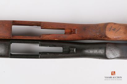 null Crosse nue de fusil US GARAND M1, usures, 2 pièces, chacune LT 75 cm