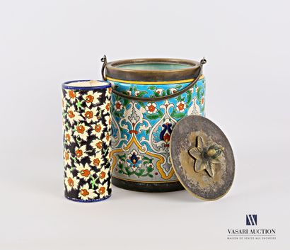 null BORDEAUX - Manufacture Jules Vieillard

Fine earthenware lot with cloisonné...