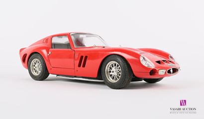 null BURAGO 

Ferrari GTO (1962) de couleur rouge - Echelle 1/18

(assez bon état...