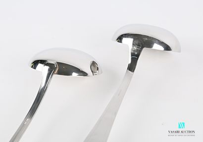 null Set of two stainless steel ladles, the first one decorated with stepped patterns...