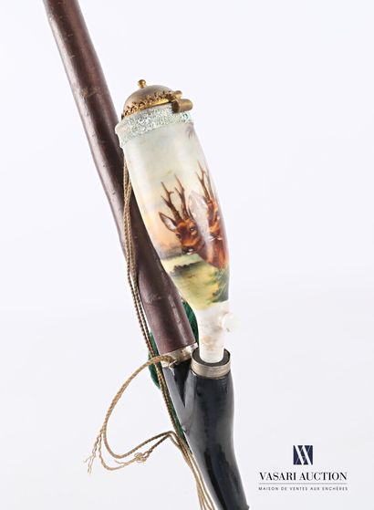null Opium pipe, the shaft in wood and deer antler, the tank in porcelain with painted...